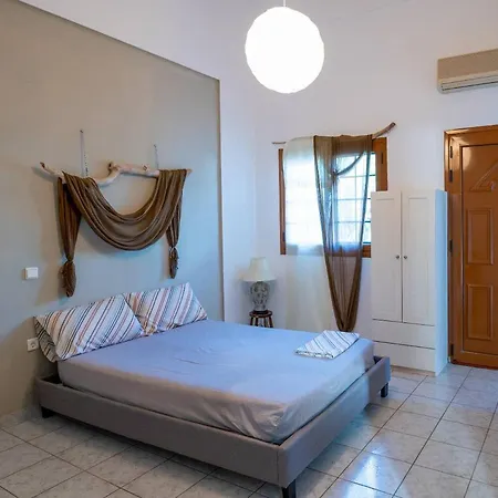 Casa Sofianna 2-bedroom Next To Sandy Monemvasía