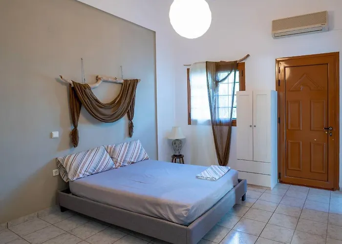 Casa Sofianna 2-bedroom Next To Sandy Monemvasía